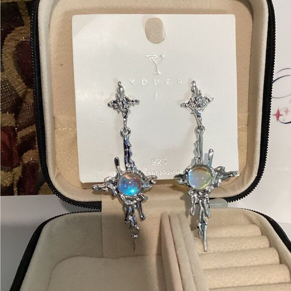 ⭐️SilverTone Cross Melting Moonstone Post back Earrrings. - Picture 4 of 16